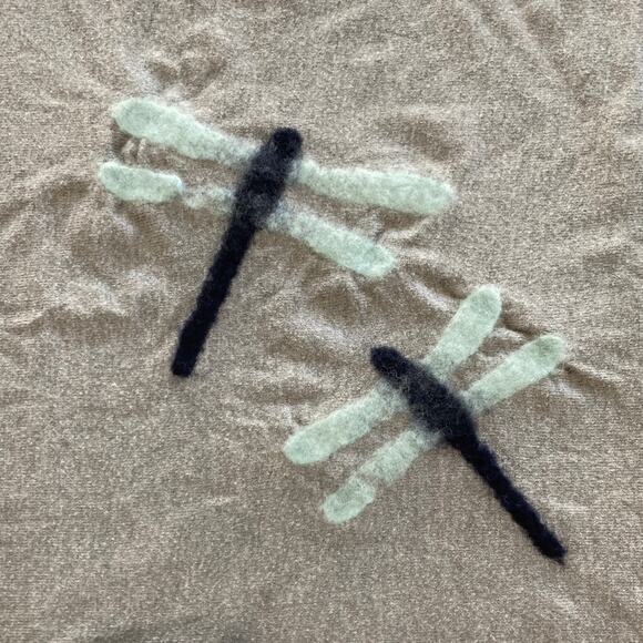 Aaeda Women's Gray Short Sleeve Sweater Sz Medium Needle Felted Art Dragonfly - Picture 2 of 7